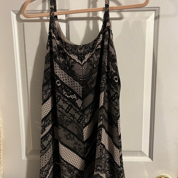CAbi Style #3278 Monaco Cami Tunic Medium Black Beige Lace Print NWOT Size Small - Picture 2 of 8